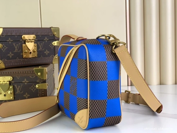 Official oldcobbler Chess Messenger-24*24*8CM LOUIS VUITTON 0820